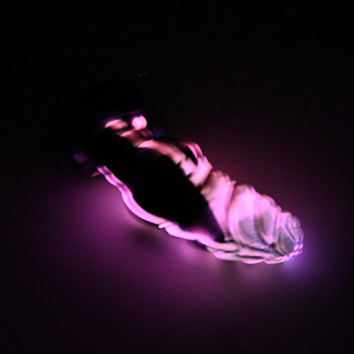 P3MKP56 Pluto Medium 0050 UV GITD CS