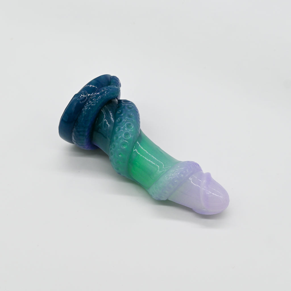32SKQ66 Celia Small 0030 UV GITD