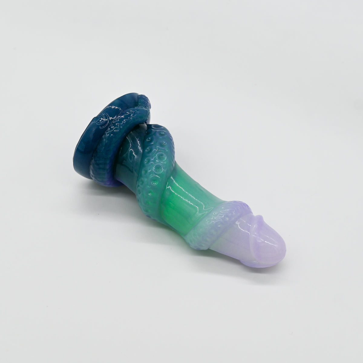 32SKQ66 Celia Small 0030 UV GITD