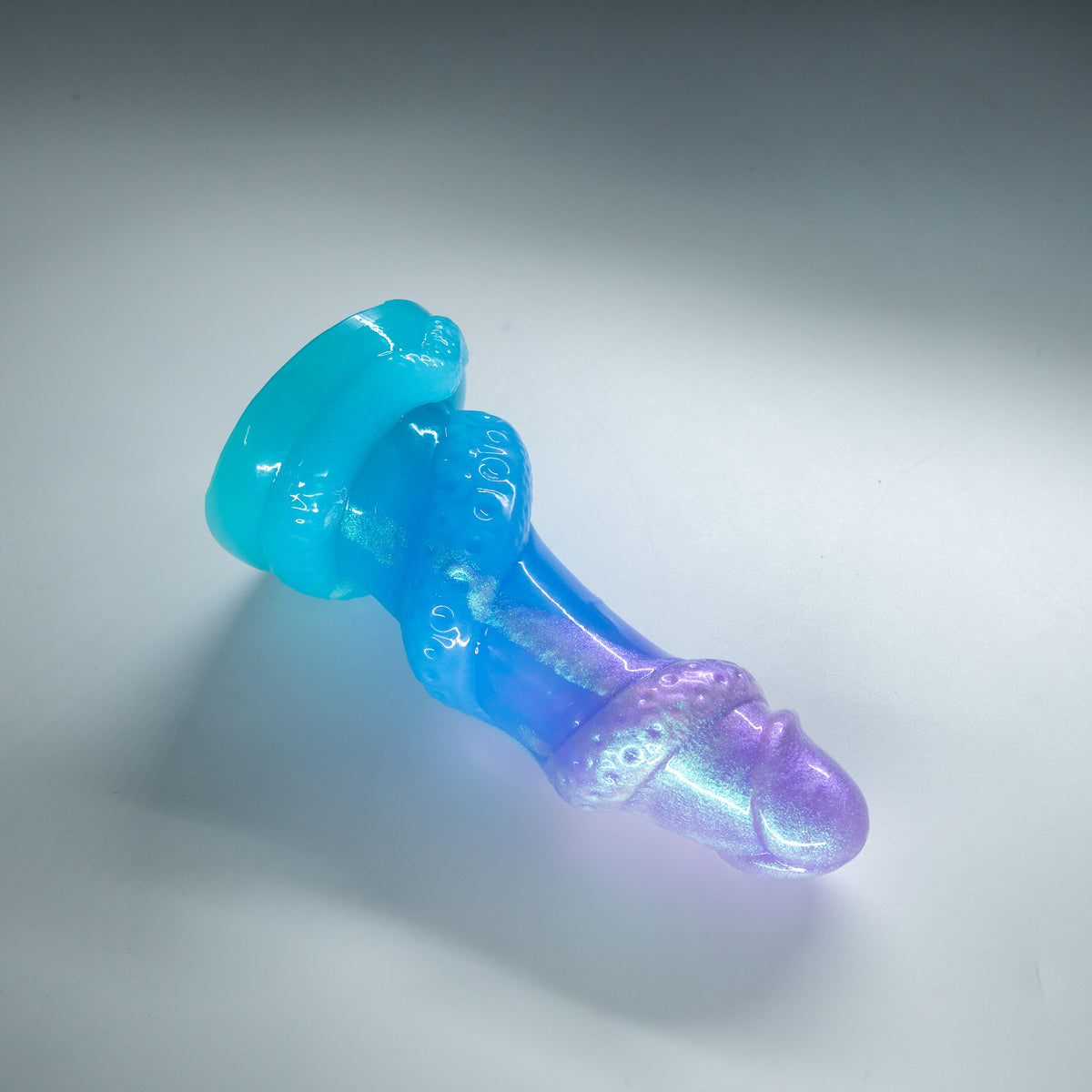32SJP17 Celia Small 0030 UV GITD CS
