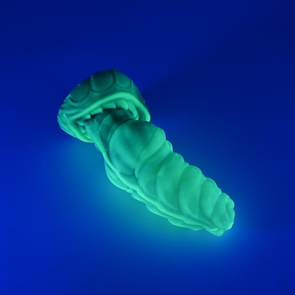 P2MKR68 Pluto Small 0050 UV GITD CS