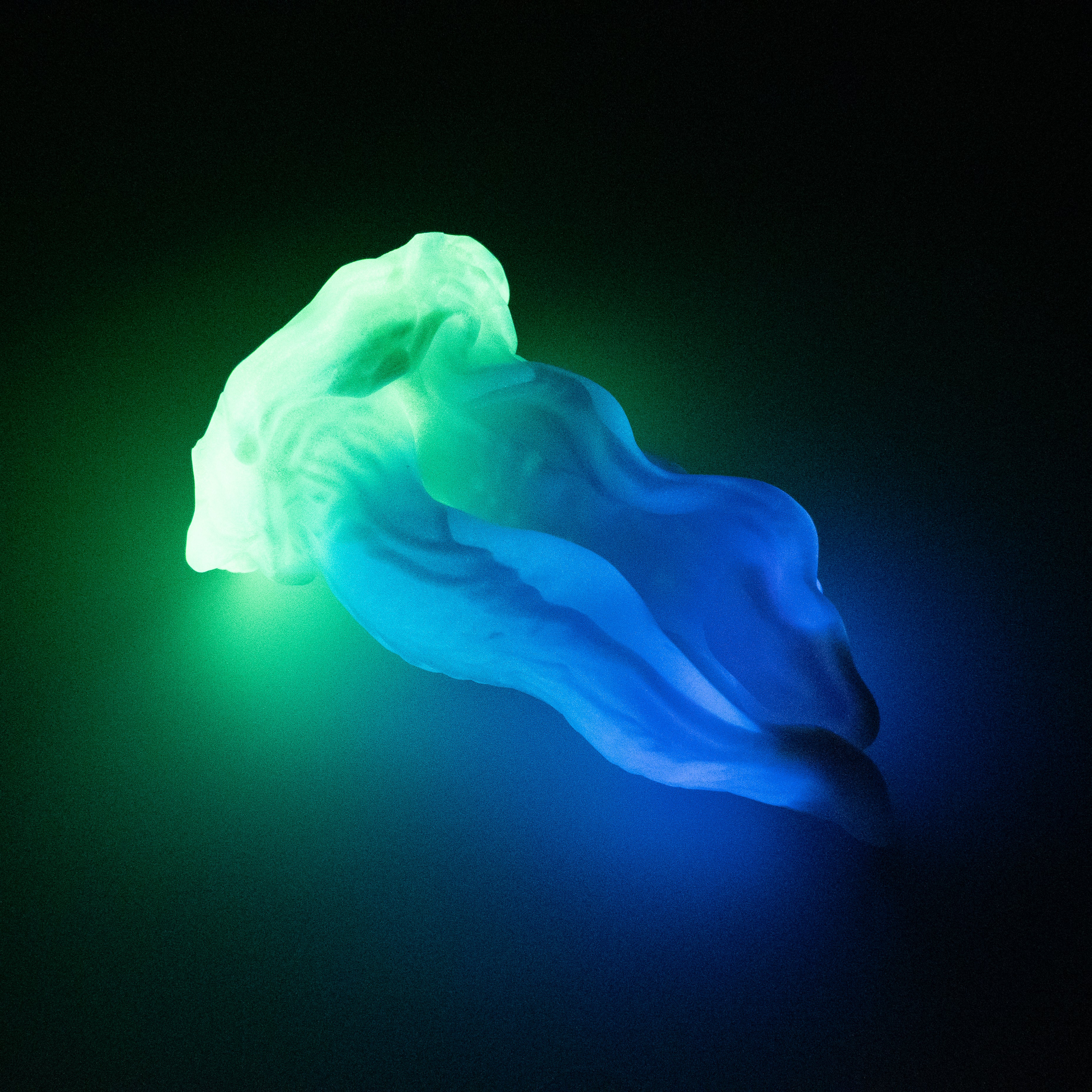 A4SJP68 Alara Large 0030 UV GITD CS