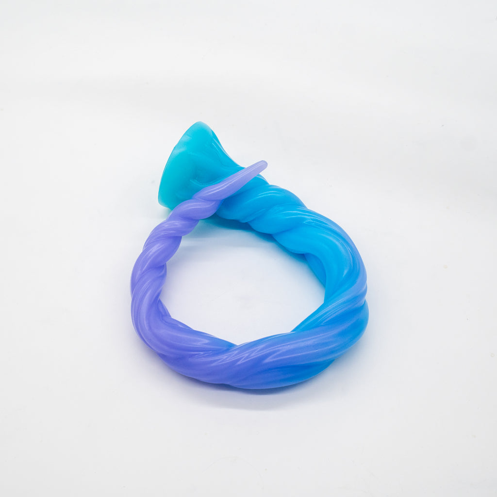S3MJQ41 Sera's Horn Medium 0050 UV GITD