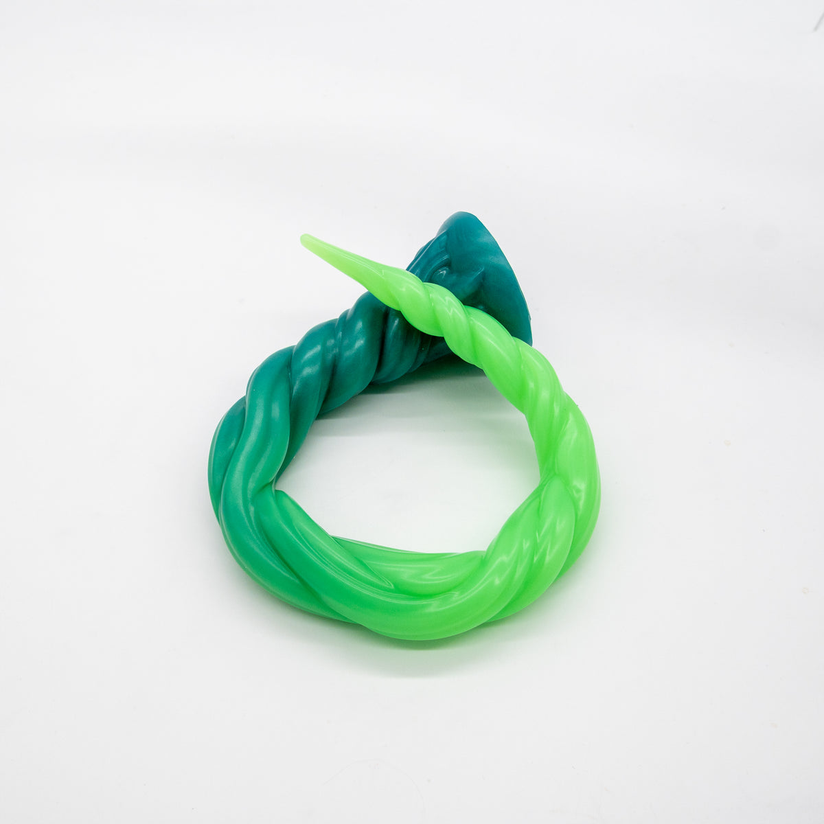 S3MJQ42 Sera's Horn Medium 0050 UV GITD