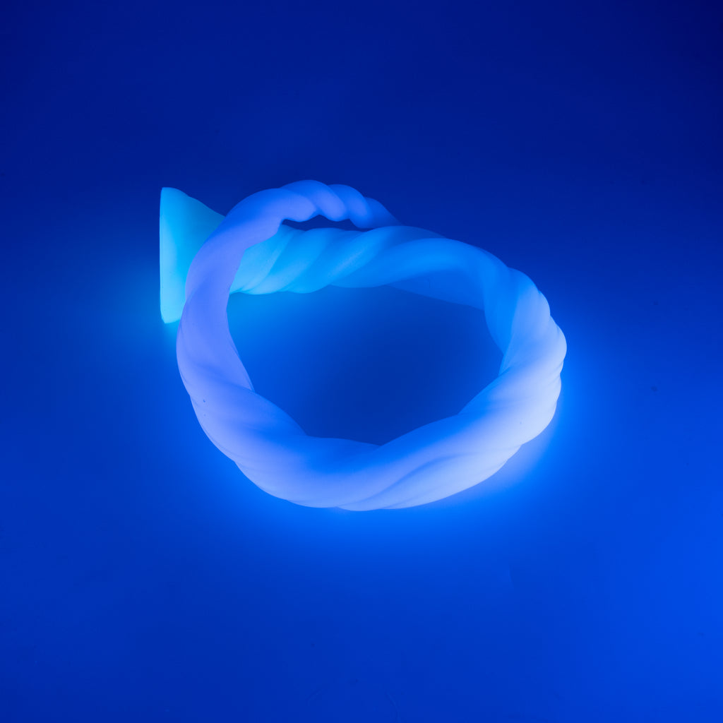 S4MJQ43 Sera's Horn Large 0050 UV GITD