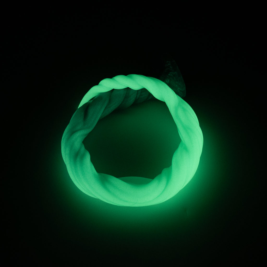S4MJQ44 Sera's Horn Large 0050 UV GITD