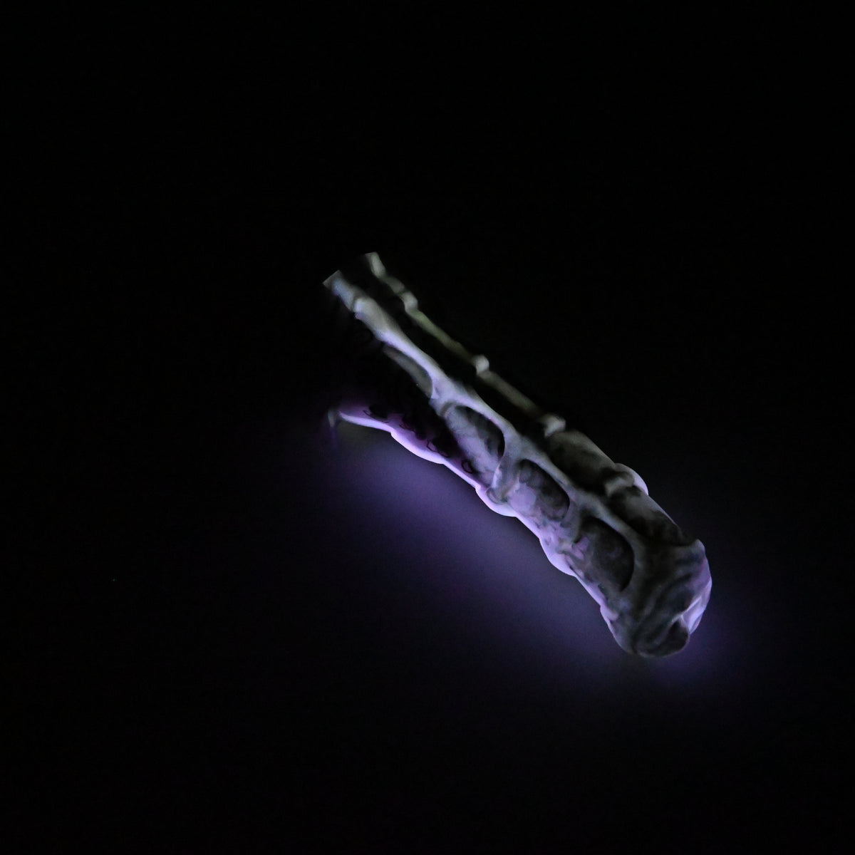 42MKQ54 Helhestr Small 0050 UV GITD CS