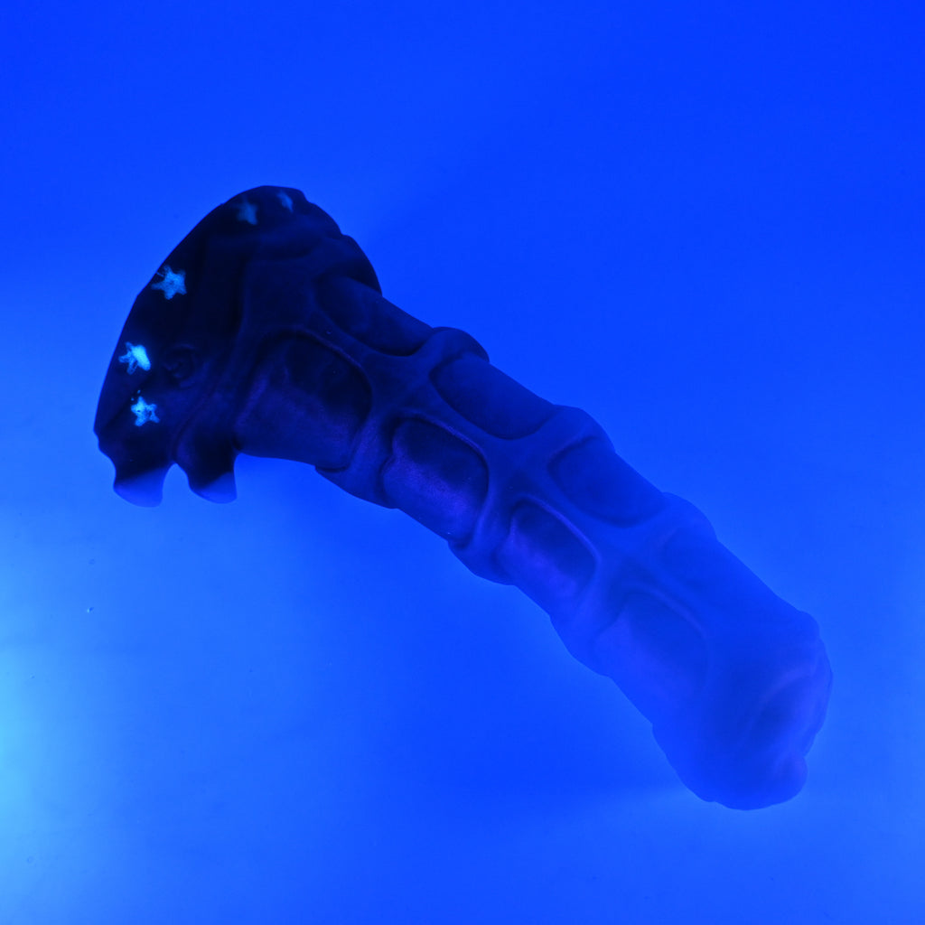 44SKQ65 Helhestr Large 0030 UV GITD CS