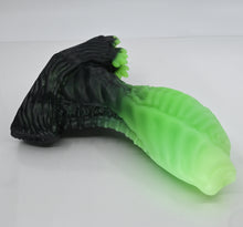 Load image into Gallery viewer, X3XEK43 Shin Medium 0020 UV GITD
