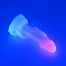 Load image into Gallery viewer, 32SHN47 Celia Small 0030 UV GITD CS
