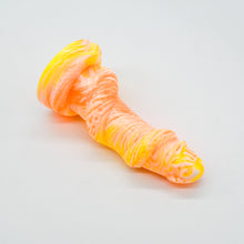 Load image into Gallery viewer, 32MHN48 Celia Small 0050 UV GITD
