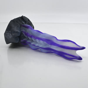 V2SCQ73 Snark's Maw Small 0030 UV GITD
