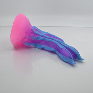 V2XCQ70  Snark's Maw Small 0020 UV GITD