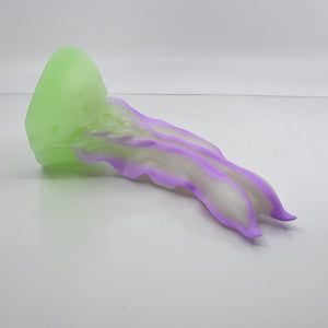 V2SCQ74 Snark's Maw Small 0030 UV GITD