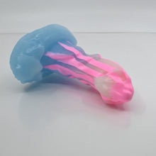 Load image into Gallery viewer, R2SCQ38 Oberon Small 0030 UV GITD
