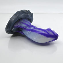 Load image into Gallery viewer, R2SCQ39 Oberon Small 0030 UV GITD
