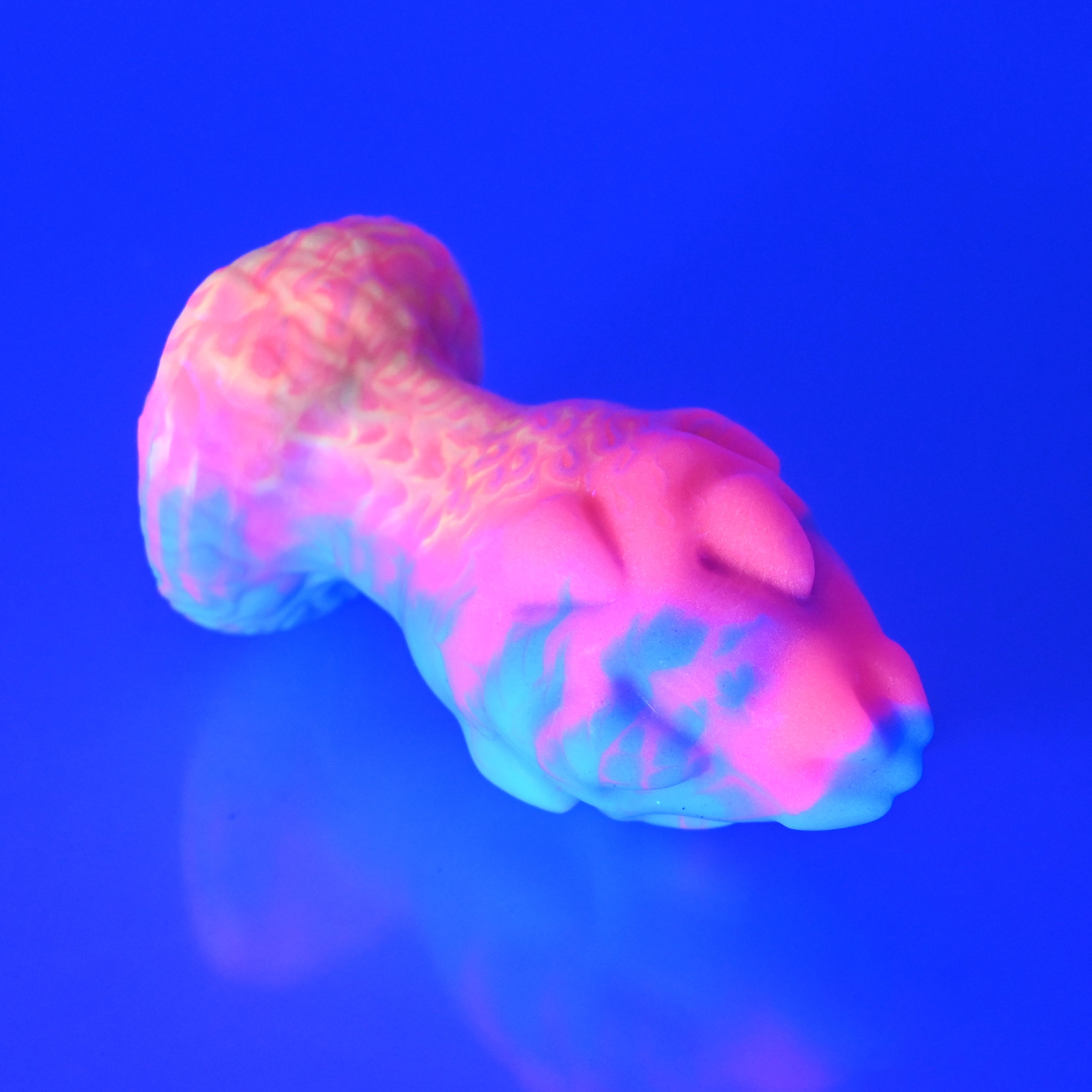 F1MBP43 Dragonfruit Plug Mini 0050 UV GITD