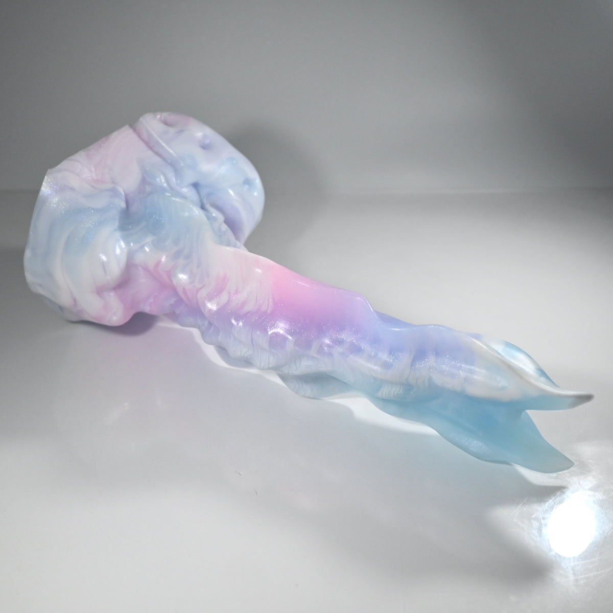 V3MDN62 Snark's Maw Medium 0050 UV GITD CS