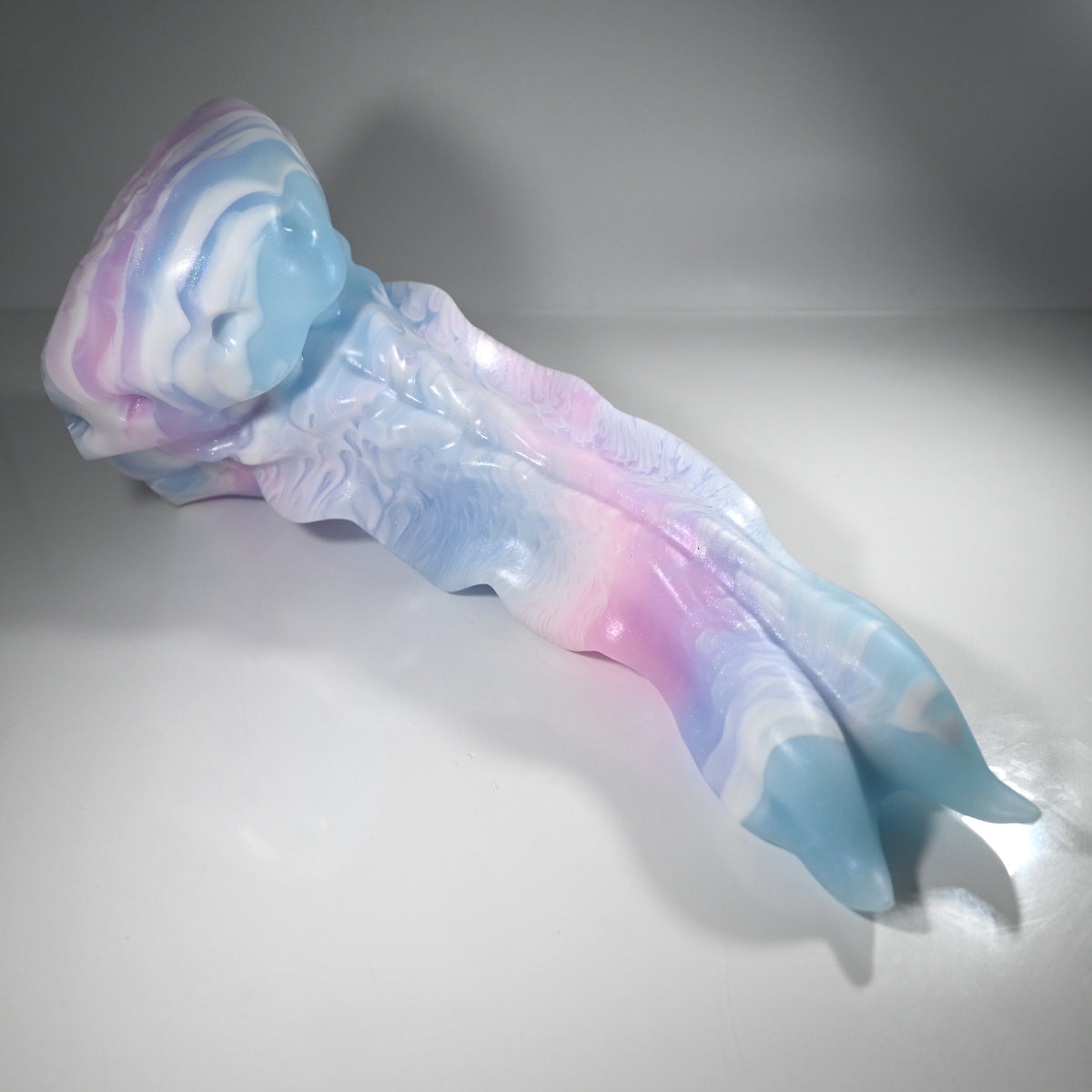 V4MDN63 Snark's Maw Large 0050 UV GITD CS