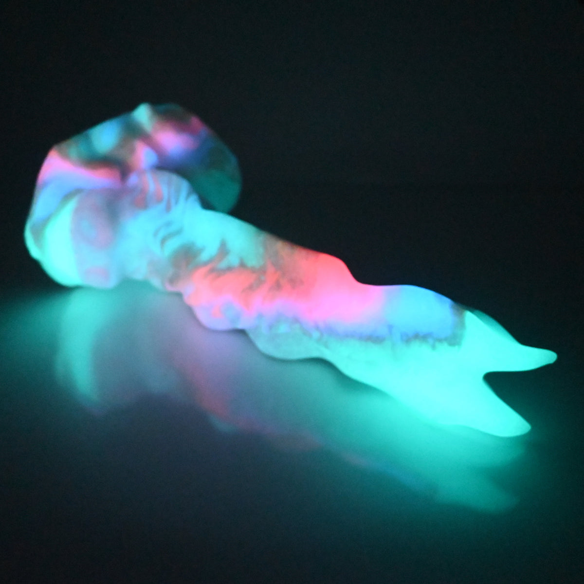 V4MDN63 Snark's Maw Large 0050 UV GITD CS