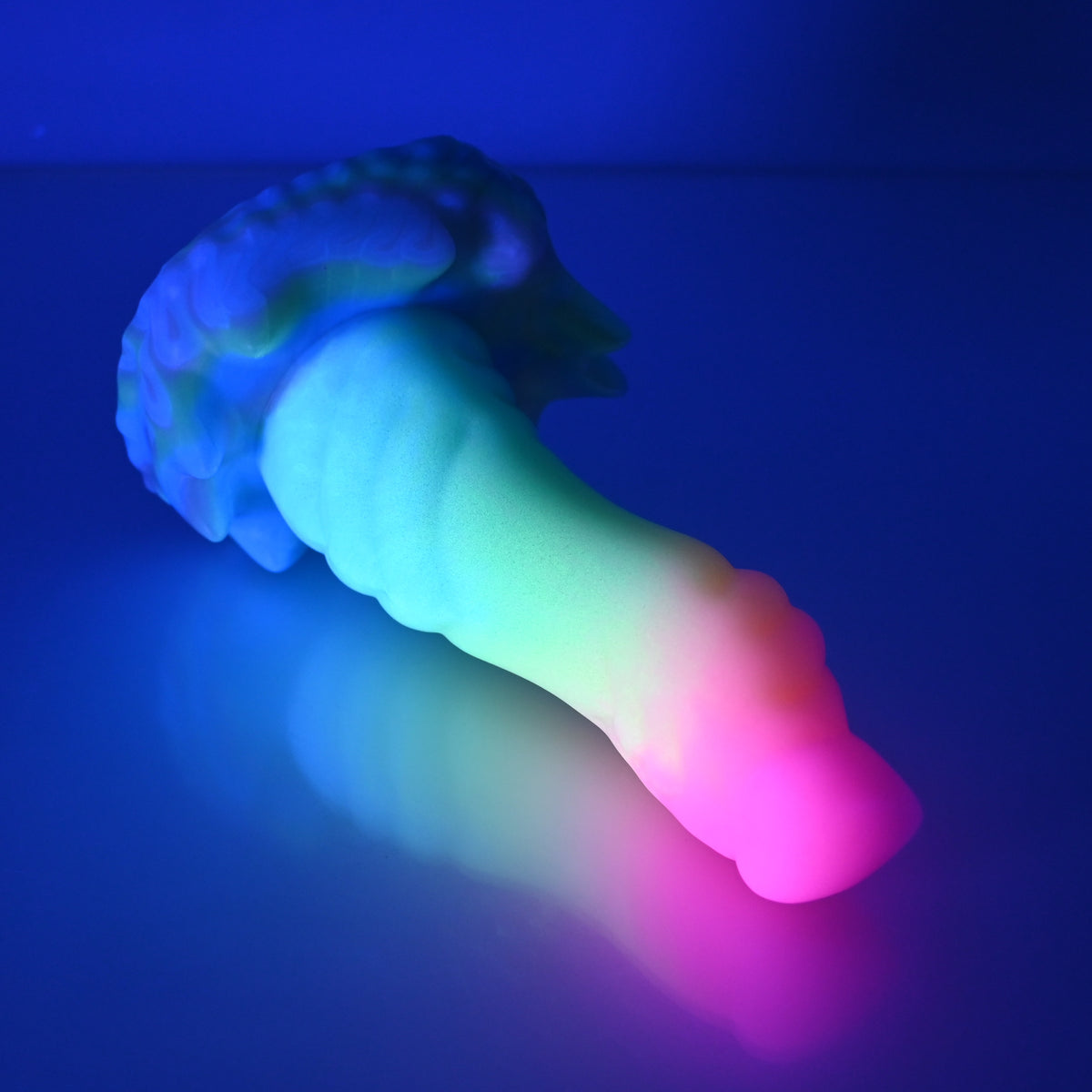 S2MBQ21 Snark Small 0050 UV GITD
