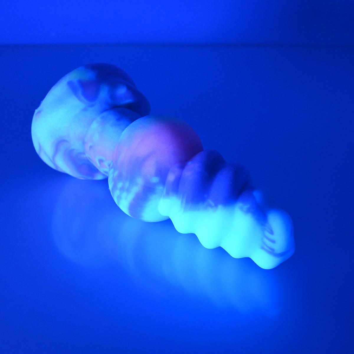 P2MBQ11 Pluto Small 0050 UV GITD