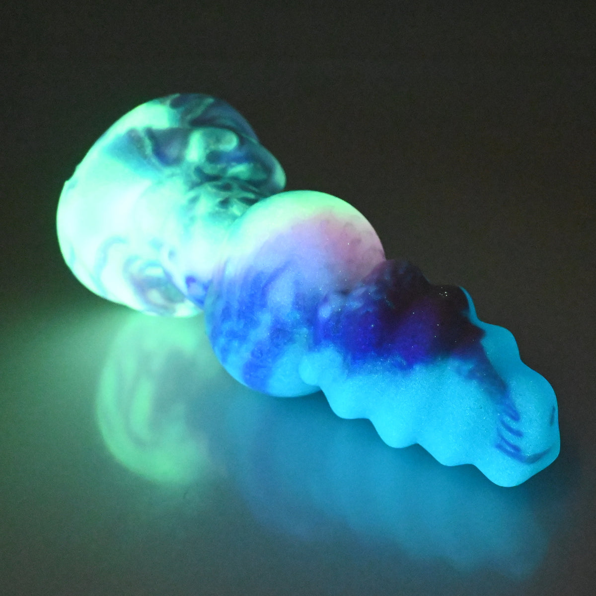 P2MBQ11 Pluto Small 0050 UV GITD