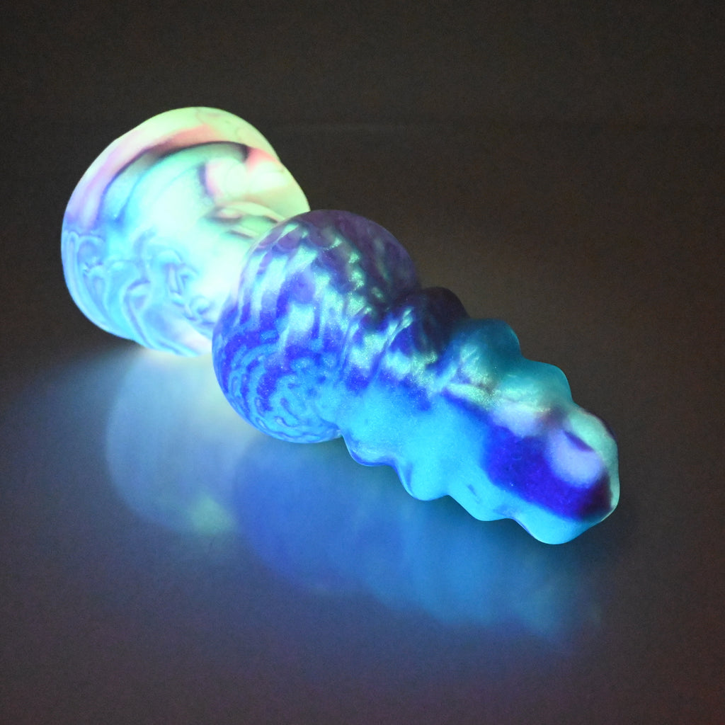 P3MBQ08 Pluto Medium 0050 UV GITD