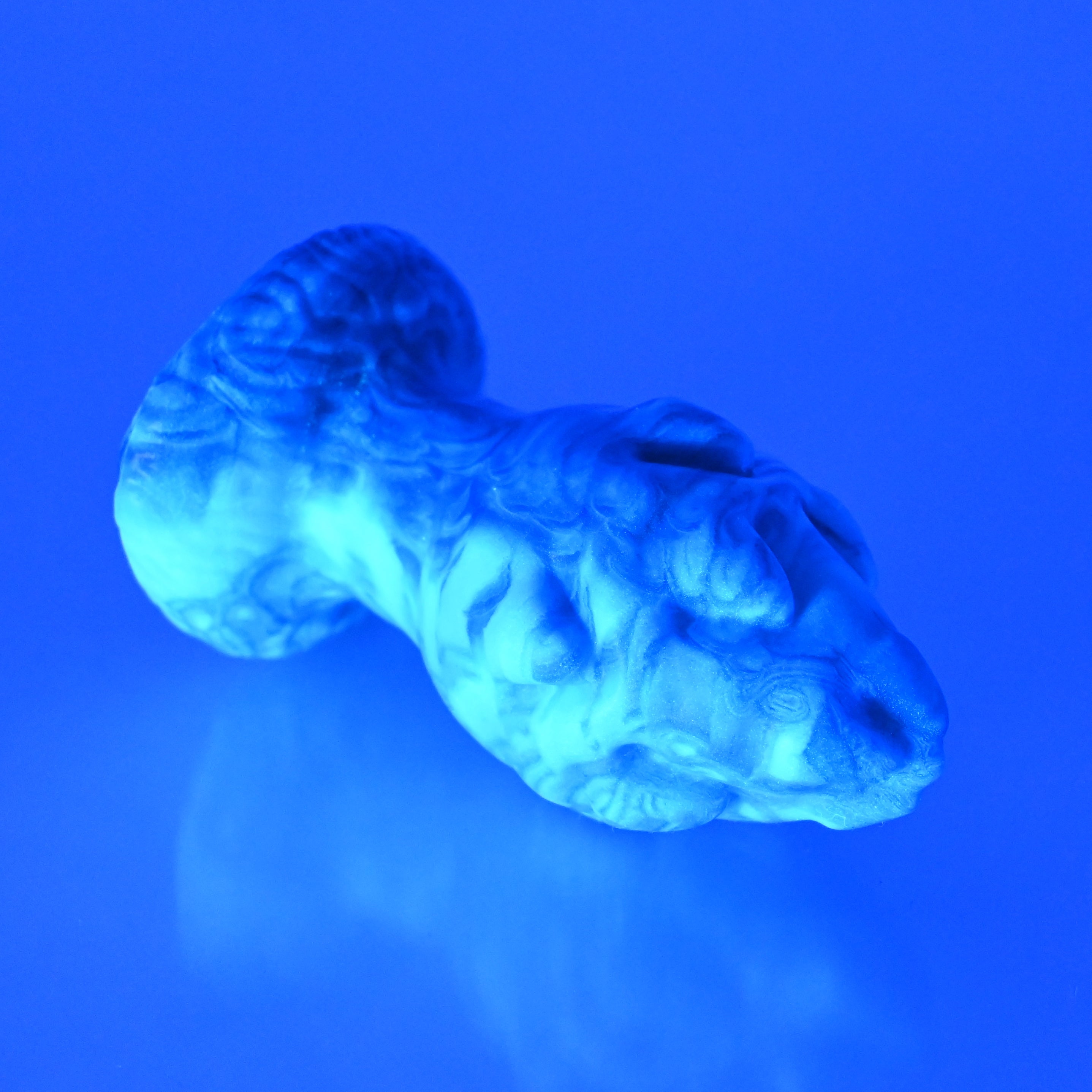 F1MBQ77 Dragonfruit Plug Mini 0050 UV GITD