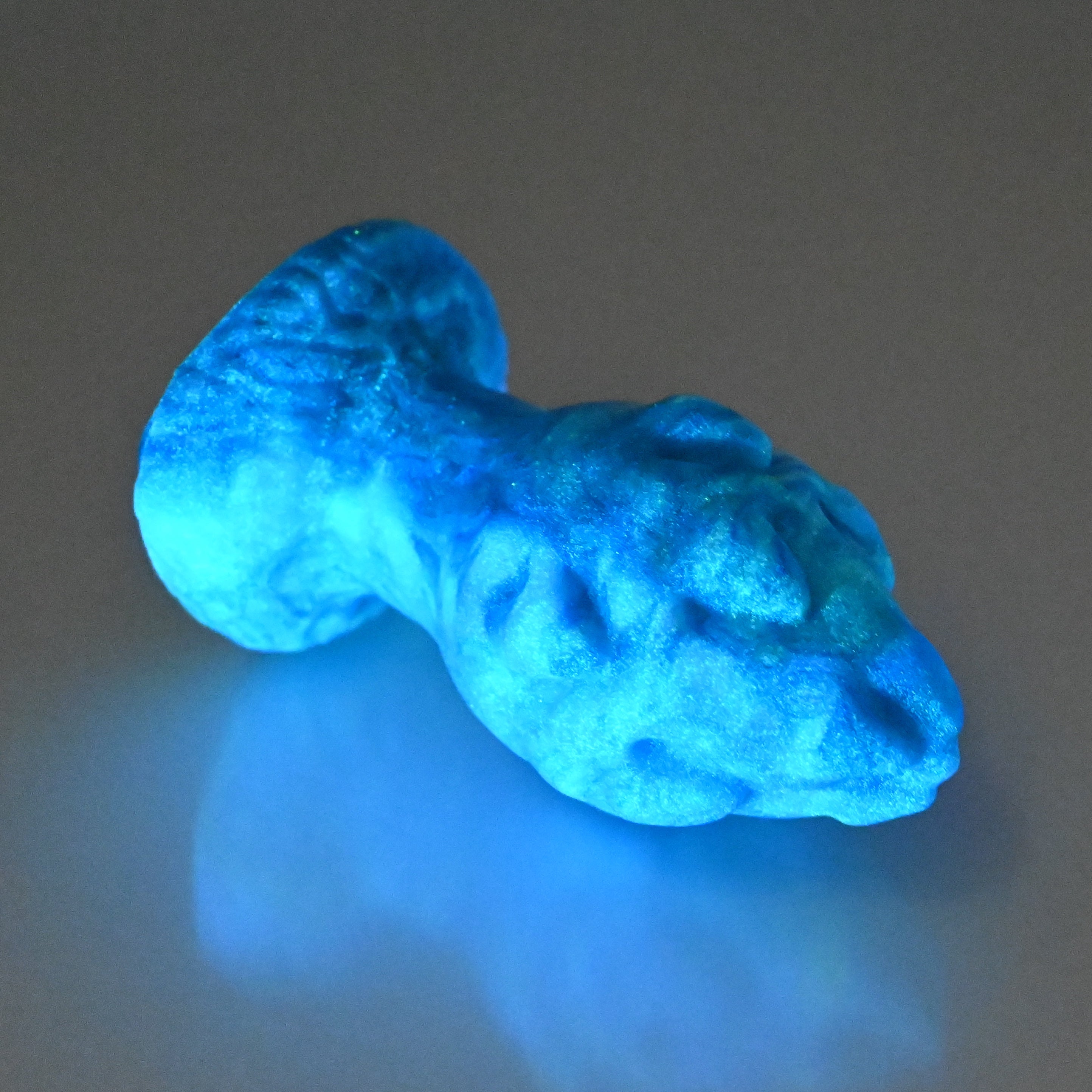 F1MBQ77 Dragonfruit Plug Mini 0050 UV GITD