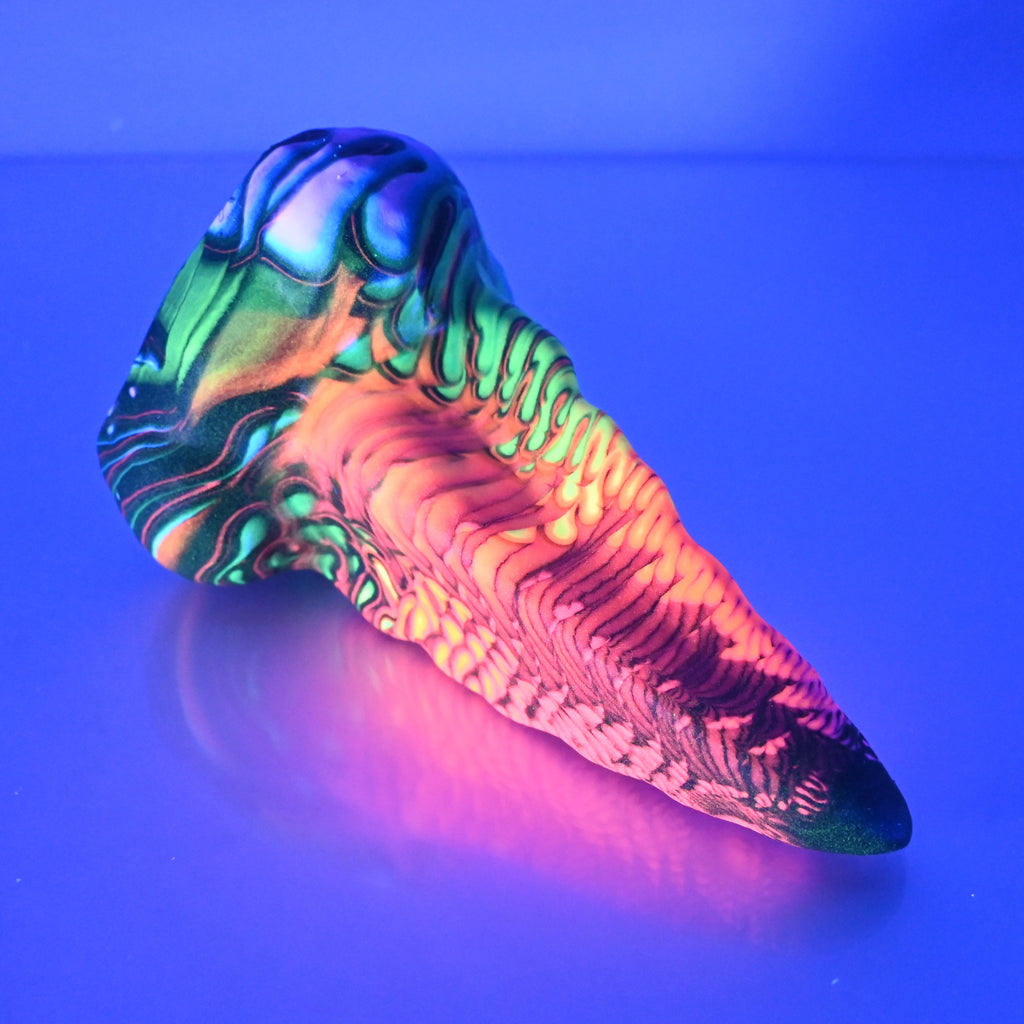 D2SBQ69 Dragon Tail Small 0030 UV GITD