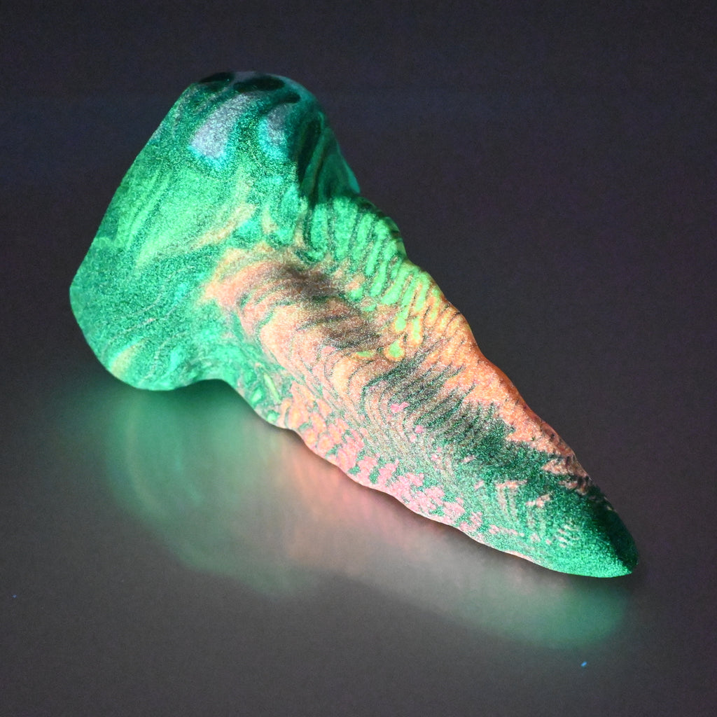 D2SBQ69 Dragon Tail Small 0030 UV GITD