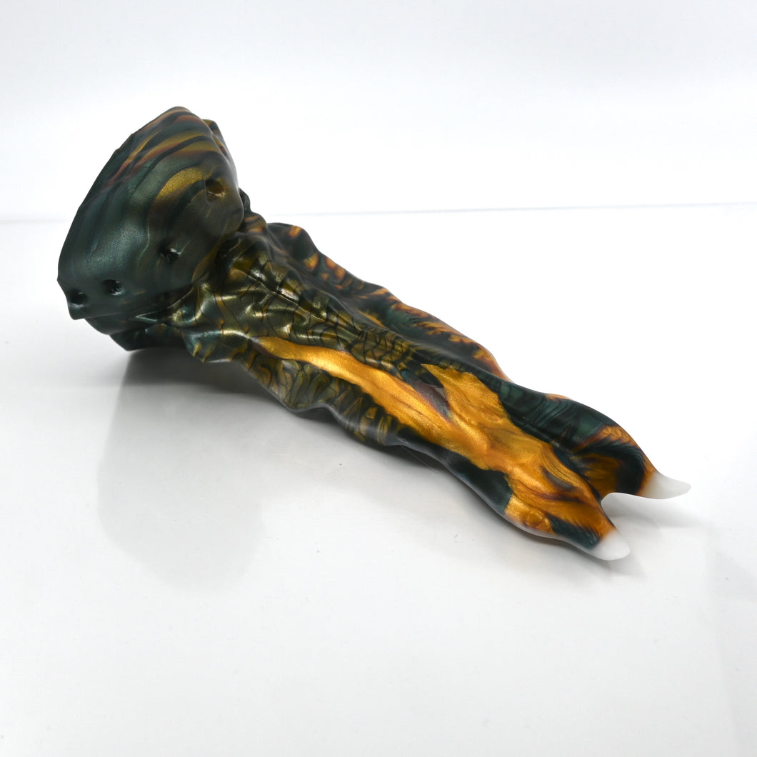 V2MCT25 Snark's Maw Small 0050 UV GITD