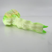 Load image into Gallery viewer, V2SCT23 Snark&#39;s Maw Small 0030 UV GITD
