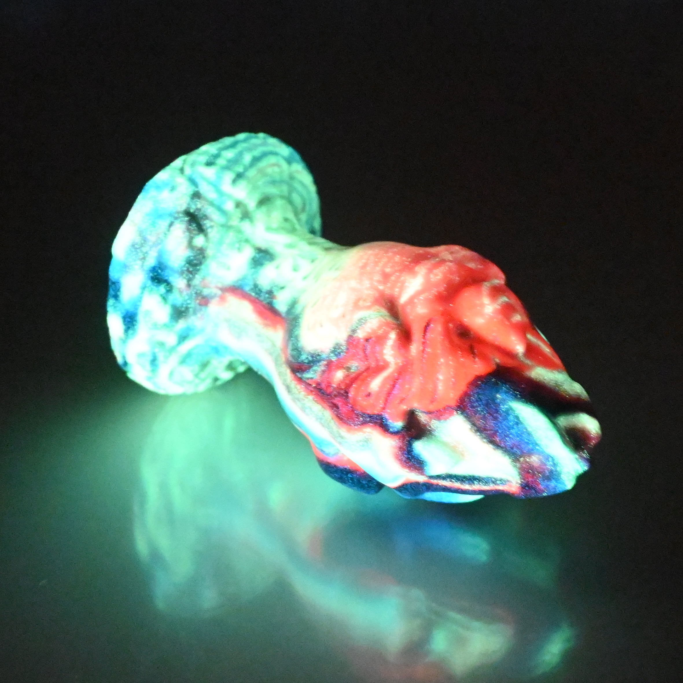 F1MBR74 Dragonfruit Plug Mini 0050 UV GITD