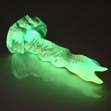Load image into Gallery viewer, V2MBT92 Snark&#39;s Maw Small 0050 UV GITD
