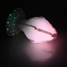 Load image into Gallery viewer, F4SCU82 Dragonfruit Plug Large 0030 UV GITD
