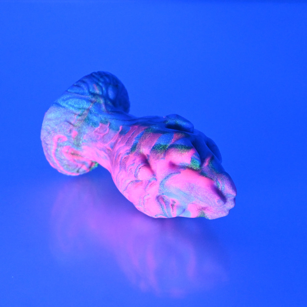 F1MBV63 Dragonfruit Plug Mini 0050 UV GITD
