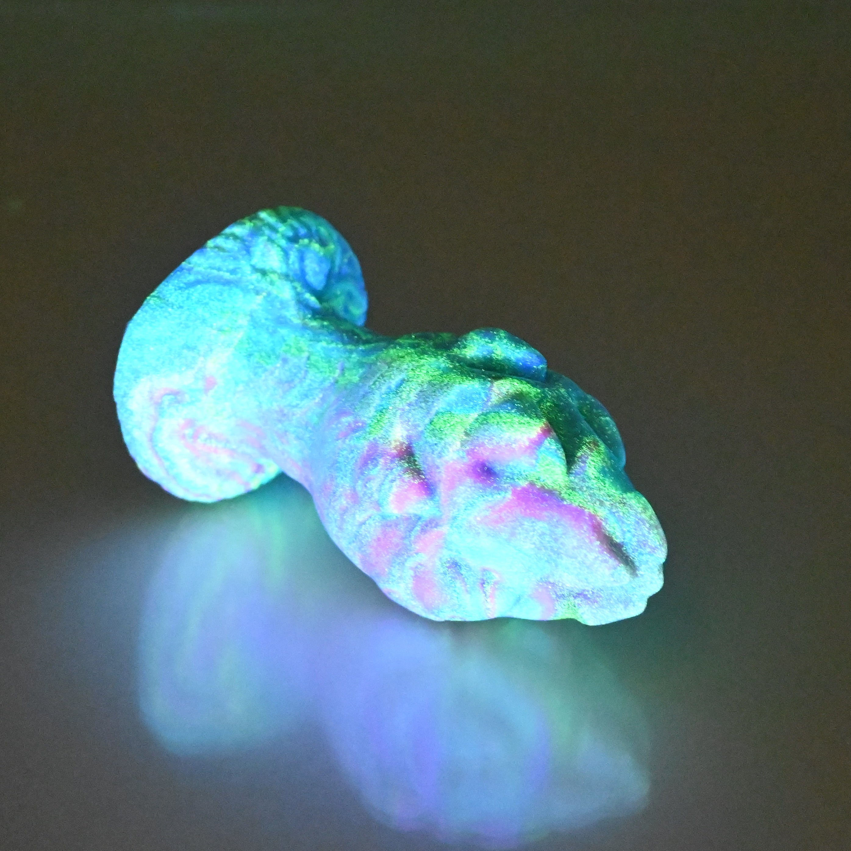 F1MBV63 Dragonfruit Plug Mini 0050 UV GITD