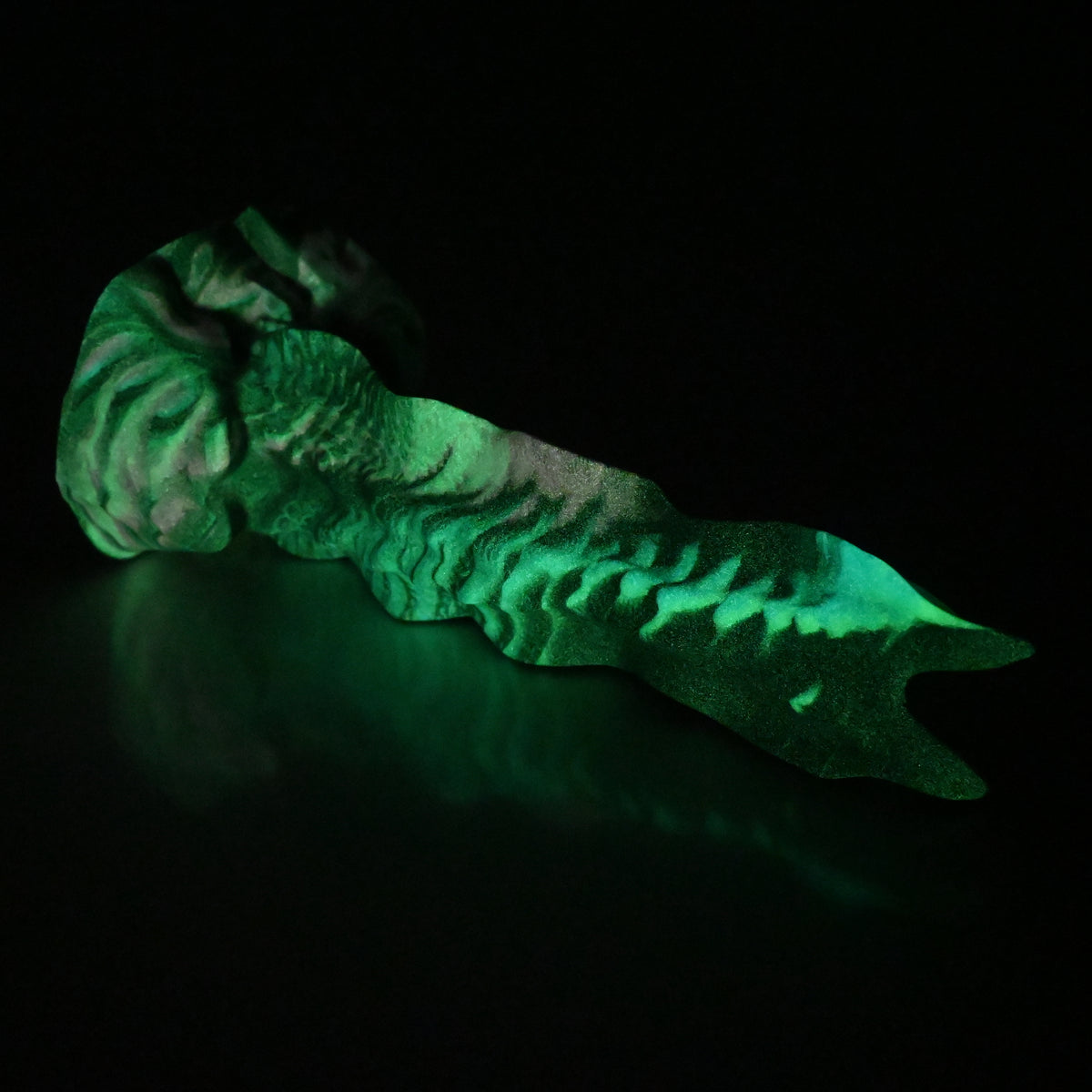 V3SBY84 Snark's Maw Medium 0030 UV GITD