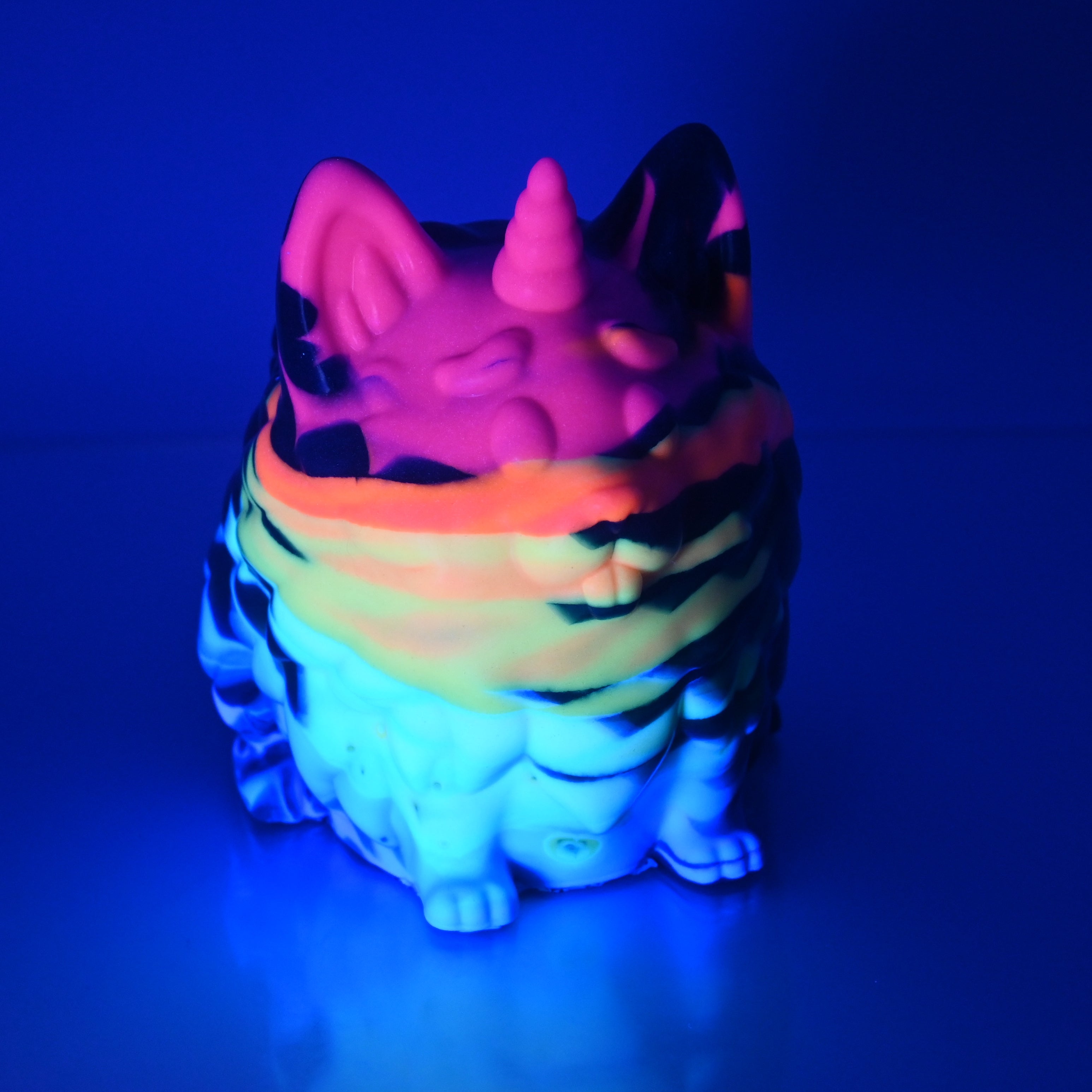 1PSCX15 Puppicorn Large 0030 UV GITD