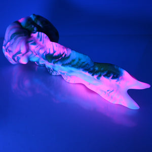 V4MCD07 Snark's Maw Large 0050 UV GITD