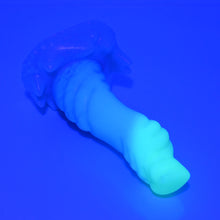 Load image into Gallery viewer, S2SBE04 Snark Small Soft UV GITD
