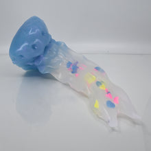 Load image into Gallery viewer, V4TCE57 Snark&#39;s Maw Large NC 0031 UV GITD
