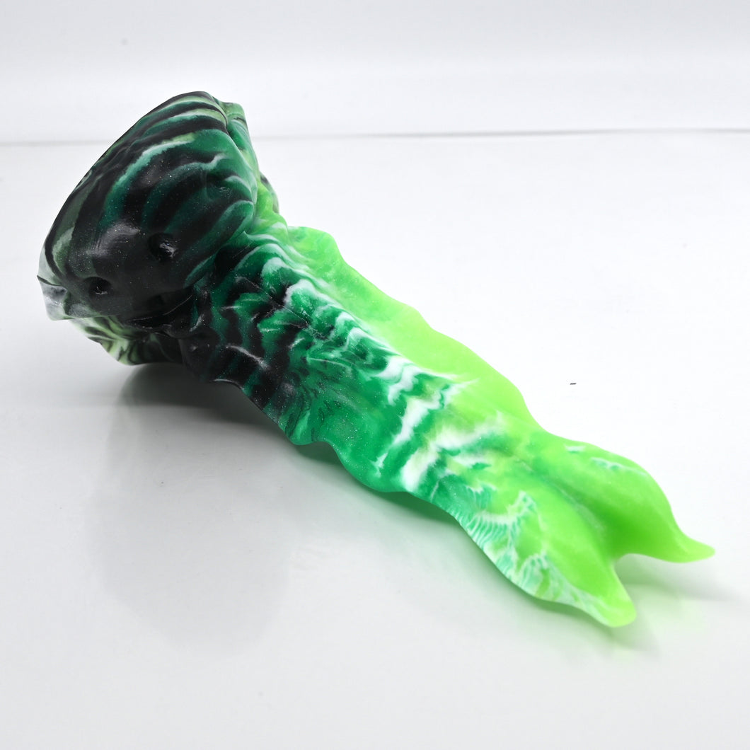 V1MCF85 Snark's Maw Mini 0050 UV GITD
