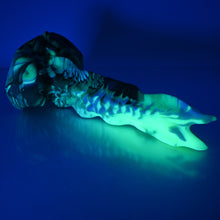 Load image into Gallery viewer, V3MCG05 Snark&#39;s Maw Medium 0050 UV GITD
