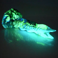 Load image into Gallery viewer, V3MCG05 Snark&#39;s Maw Medium 0050 UV GITD
