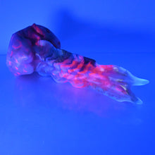 Load image into Gallery viewer, V3TCF97 Snark&#39;s Maw Medium NC 0031 UV

