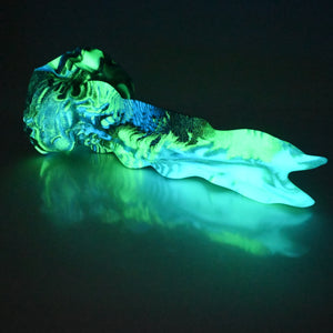 V4MCG13 Snark's Maw Large 0050 UV GITD