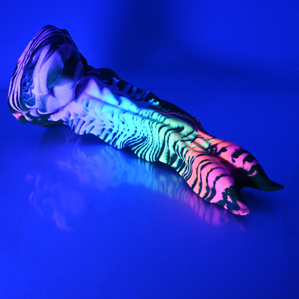 V4SCG10 Snark's Maw Large 0030 UV GITD